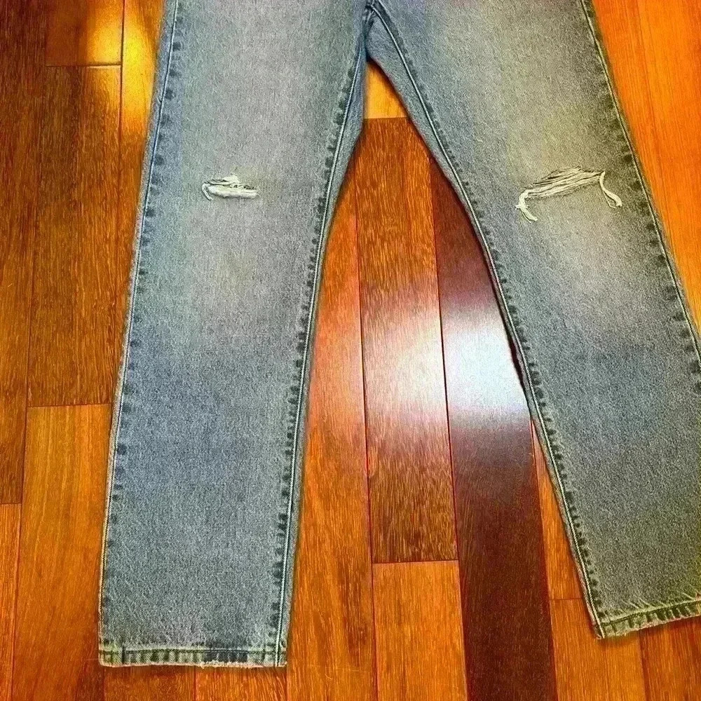 Levi’s |  Women’s straight leg light wash 501s size 29/30 BNWT - Picture 9 of 11